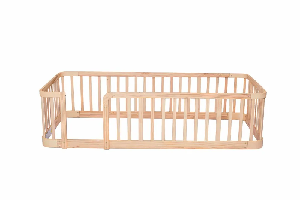 Parque Infantil Modular 90x200cm - Espacio Seguro entre Barras de 7cm, Bordes Redondeados, Diseño Antimordeduras en el Suelo, Puerta de Seguridad Multifuncional para Bebés y Mascotas - Madera Natural