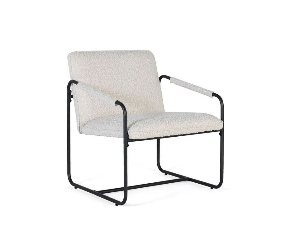 Elegante set de dos sillones que combinan estilo moderno y confort. Cada sillón está tapizado en una tela de color beige, aportando una sensación cálida y neutra que se adapta fácilmente a distintos espacios decorativos. - Sofás sillones puffs