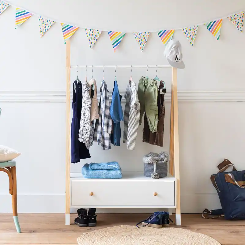 Perchero de madera y blanco con cajón para niños LOU 80×40×130 cm - Bebé